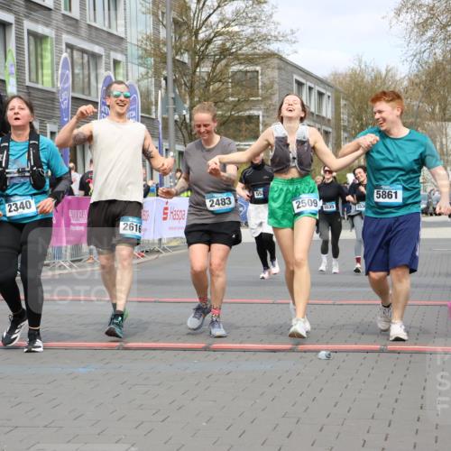 12.04.2026 - 45. Internationalen Wilhelmsburger Insellauf Strokosch-Dieckow http://msf.ph/oto/9478089 12.04.2026 13:29:49 Ziel 2340, 5861, 2509, 2483, 2616, 5535, 5536, 5539 meine-sportfotos.de