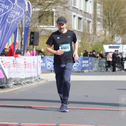 12.04.2026 - 45. Internationalen Wilhelmsburger Insellauf Strokosch-Dieckow http://msf.ph/oto/9478097 12.04.2026 11:41:12 Ziel 4981 meine-sportfotos.de
