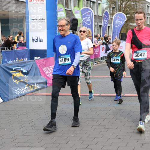 12.04.2026 - 45. Internationalen Wilhelmsburger Insellauf Strokosch-Dieckow http://msf.ph/oto/9478130 12.04.2026 12:58:11 Ziel 5847, 3439, 5232, 5277, 3863, 4887, 4938, 3213 meine-sportfotos.de