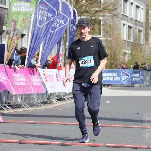 12.04.2026 - 45. Internationalen Wilhelmsburger Insellauf Strokosch-Dieckow http://msf.ph/oto/9478144 12.04.2026 11:41:13 Ziel 4981 meine-sportfotos.de