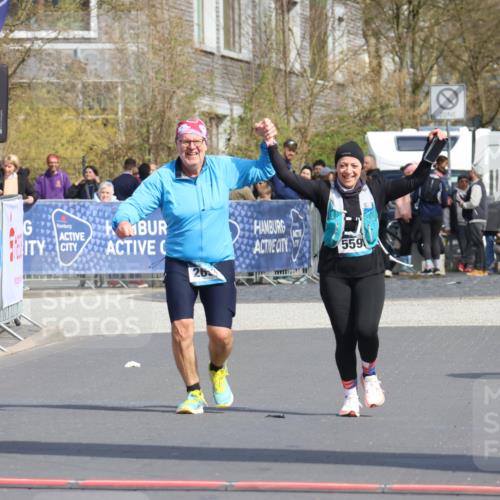 12.04.2026 - 45. Internationalen Wilhelmsburger Insellauf Strokosch-Dieckow http://msf.ph/oto/9478193 12.04.2026 11:41:25 Ziel  meine-sportfotos.de
