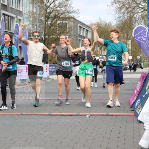 12.04.2026 - 45. Internationalen Wilhelmsburger Insellauf Strokosch-Dieckow http://msf.ph/oto/9478225 12.04.2026 13:29:49 Ziel 2340, 5861, 2509, 2483, 2616, 5535, 5536, 5539 meine-sportfotos.de