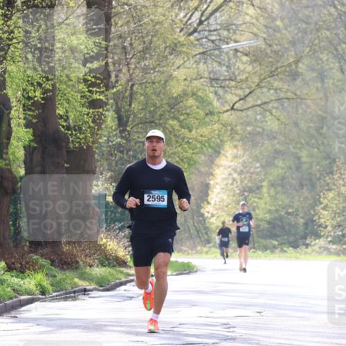 12.04.2026 - 45. Internationalen Wilhelmsburger Insellauf Yannick Fuchs http://msf.ph/oto/9478236 12.04.2026 10:15:21 Laufen 12, 00, 2595 meine-sportfotos.de