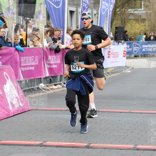 12.04.2026 - 45. Internationalen Wilhelmsburger Insellauf Strokosch-Dieckow http://msf.ph/oto/9478237 12.04.2026 12:58:25 Ziel 5211, 4968, 2707, 5169 meine-sportfotos.de