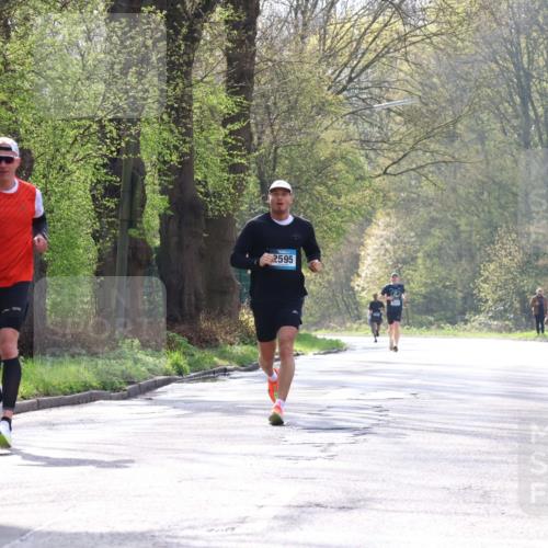 12.04.2026 - 45. Internationalen Wilhelmsburger Insellauf Yannick Fuchs http://msf.ph/oto/9478243 12.04.2026 10:15:22 Laufen 2595 meine-sportfotos.de