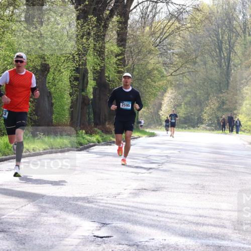 12.04.2026 - 45. Internationalen Wilhelmsburger Insellauf Yannick Fuchs http://msf.ph/oto/9478253 12.04.2026 10:15:22 Laufen 2595 meine-sportfotos.de