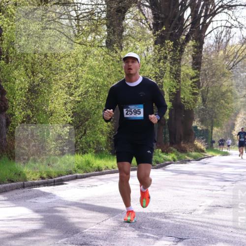12.04.2026 - 45. Internationalen Wilhelmsburger Insellauf Yannick Fuchs http://msf.ph/oto/9478280 12.04.2026 10:15:26 Laufen 2595 meine-sportfotos.de
