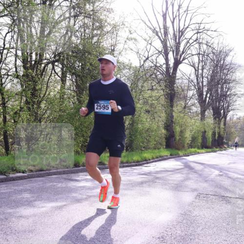 12.04.2026 - 45. Internationalen Wilhelmsburger Insellauf Yannick Fuchs http://msf.ph/oto/9478300 12.04.2026 10:15:28 Laufen 2595 meine-sportfotos.de