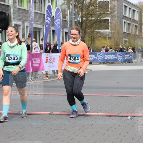 12.04.2026 - 45. Internationalen Wilhelmsburger Insellauf Strokosch-Dieckow http://msf.ph/oto/9478562 12.04.2026 13:29:30 Ziel 4303, 4302, 4304 meine-sportfotos.de