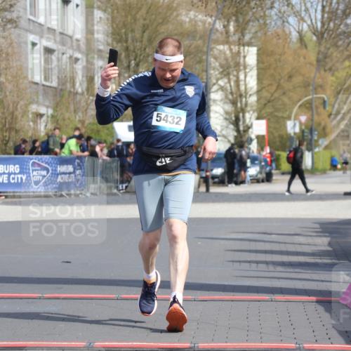 12.04.2026 - 45. Internationalen Wilhelmsburger Insellauf Strokosch-Dieckow http://msf.ph/oto/9478584 12.04.2026 11:42:58 Ziel 5432 meine-sportfotos.de
