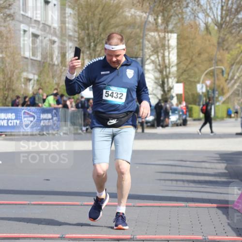 12.04.2026 - 45. Internationalen Wilhelmsburger Insellauf Strokosch-Dieckow http://msf.ph/oto/9478602 12.04.2026 11:42:58 Ziel 5432 meine-sportfotos.de