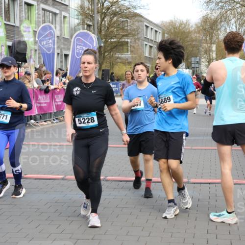 12.04.2026 - 45. Internationalen Wilhelmsburger Insellauf Strokosch-Dieckow http://msf.ph/oto/9478603 12.04.2026 12:58:37 Ziel 3396, 5228, 5689, 2771, 5687, 2058, 3152, 4535, 5260, 2493, 2550 meine-sportfotos.de