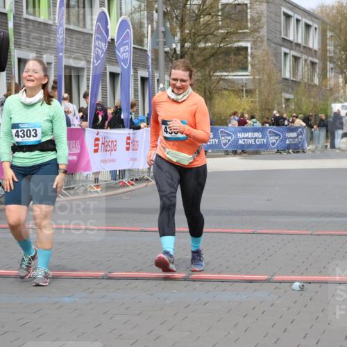 12.04.2026 - 45. Internationalen Wilhelmsburger Insellauf Strokosch-Dieckow http://msf.ph/oto/9478610 12.04.2026 13:29:29 Ziel 4303, 4302, 4304 meine-sportfotos.de