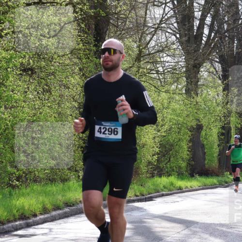 12.04.2026 - 45. Internationalen Wilhelmsburger Insellauf Yannick Fuchs http://msf.ph/oto/9478641 12.04.2026 10:16:09 Laufen 4296, 4175, 3812 meine-sportfotos.de