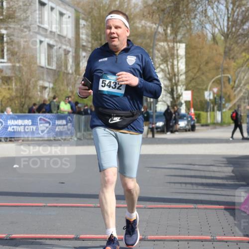 12.04.2026 - 45. Internationalen Wilhelmsburger Insellauf Strokosch-Dieckow http://msf.ph/oto/9478654 12.04.2026 11:42:59 Ziel 5432 meine-sportfotos.de