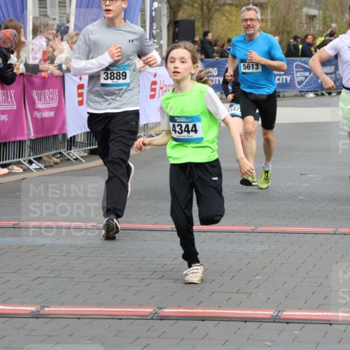 12.04.2026 - 45. Internationalen Wilhelmsburger Insellauf Strokosch-Dieckow http://msf.ph/oto/9478780 12.04.2026 12:58:56 Ziel 4344, 3889, 3309, 5613, 3525, 5422, 3088 meine-sportfotos.de