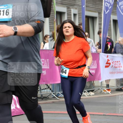 12.04.2026 - 45. Internationalen Wilhelmsburger Insellauf Strokosch-Dieckow http://msf.ph/oto/9478810 12.04.2026 13:29:17 Ziel 4316, 3564, 3483, 4471 meine-sportfotos.de