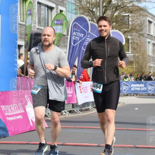 12.04.2026 - 45. Internationalen Wilhelmsburger Insellauf Strokosch-Dieckow http://msf.ph/oto/9478834 12.04.2026 11:44:04 Ziel 3465, 3464 meine-sportfotos.de