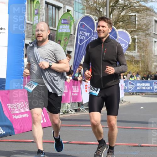 12.04.2026 - 45. Internationalen Wilhelmsburger Insellauf Strokosch-Dieckow http://msf.ph/oto/9478864 12.04.2026 11:44:04 Ziel 3465, 3464 meine-sportfotos.de