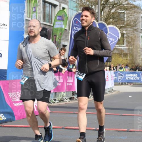 12.04.2026 - 45. Internationalen Wilhelmsburger Insellauf Strokosch-Dieckow http://msf.ph/oto/9478886 12.04.2026 11:44:05 Ziel 3465, 3464 meine-sportfotos.de
