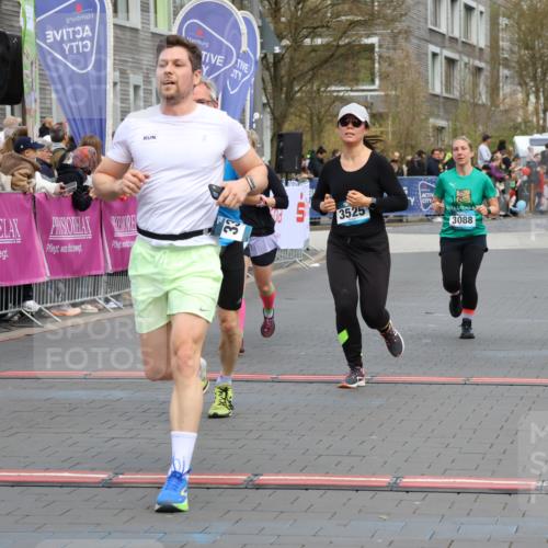 12.04.2026 - 45. Internationalen Wilhelmsburger Insellauf Strokosch-Dieckow http://msf.ph/oto/9478896 12.04.2026 12:58:58 Ziel 4344, 3889, 3309, 5613, 3525, 5422, 3088 meine-sportfotos.de
