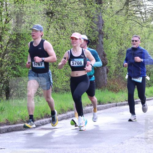 12.04.2026 - 45. Internationalen Wilhelmsburger Insellauf Yannick Fuchs http://msf.ph/oto/9479097 12.04.2026 10:17:09 Laufen 5767, 5708, 941, 5742 meine-sportfotos.de