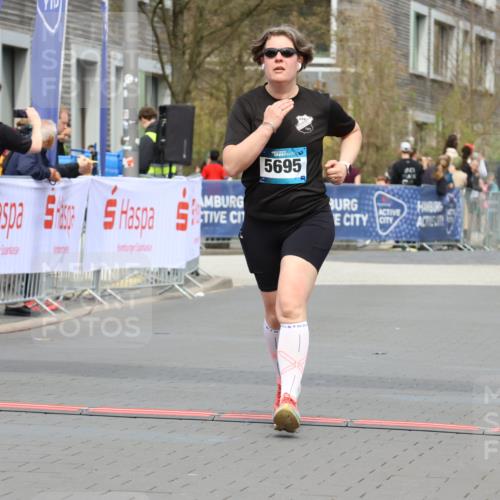 12.04.2026 - 45. Internationalen Wilhelmsburger Insellauf Strokosch-Dieckow http://msf.ph/oto/9479242 12.04.2026 13:28:34 Ziel 2563, 5695 meine-sportfotos.de