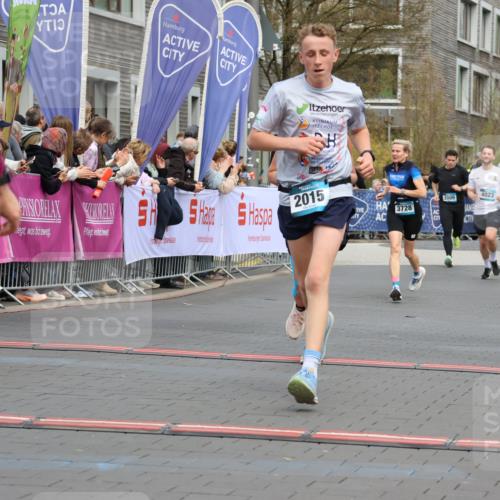 12.04.2026 - 45. Internationalen Wilhelmsburger Insellauf Strokosch-Dieckow http://msf.ph/oto/9479285 12.04.2026 12:59:23 Ziel 4822, 2015, 3926, 3728 meine-sportfotos.de