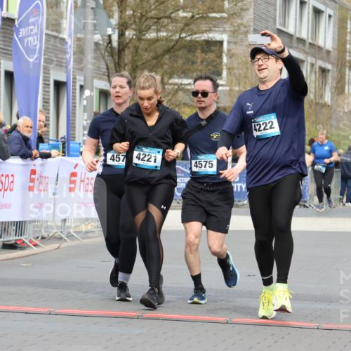12.04.2026 - 45. Internationalen Wilhelmsburger Insellauf Strokosch-Dieckow http://msf.ph/oto/9479318 12.04.2026 13:28:19 Ziel 4222, 4221, 4575, 4574 meine-sportfotos.de