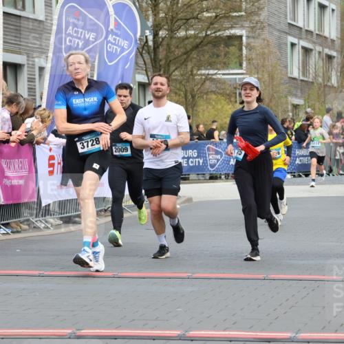 12.04.2026 - 45. Internationalen Wilhelmsburger Insellauf Strokosch-Dieckow http://msf.ph/oto/9479324 12.04.2026 12:59:27 Ziel 3926, 3728, 4023, 2009, 4875, 5276 meine-sportfotos.de