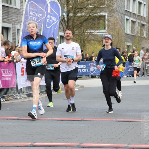12.04.2026 - 45. Internationalen Wilhelmsburger Insellauf Strokosch-Dieckow http://msf.ph/oto/9479334 12.04.2026 12:59:27 Ziel 3926, 3728, 4023, 2009, 4875, 5276 meine-sportfotos.de