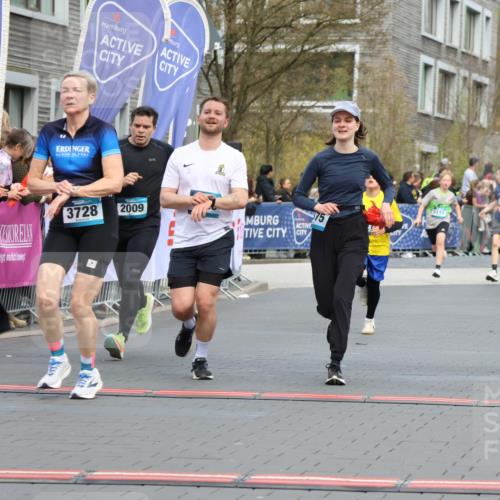 12.04.2026 - 45. Internationalen Wilhelmsburger Insellauf Strokosch-Dieckow http://msf.ph/oto/9479372 12.04.2026 12:59:27 Ziel 3926, 3728, 4023, 2009, 4875, 5276 meine-sportfotos.de