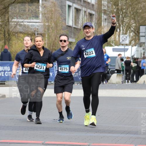 12.04.2026 - 45. Internationalen Wilhelmsburger Insellauf Strokosch-Dieckow http://msf.ph/oto/9479387 12.04.2026 13:28:16 Ziel 3938, 3937, 4222, 4221, 4575, 4574 meine-sportfotos.de