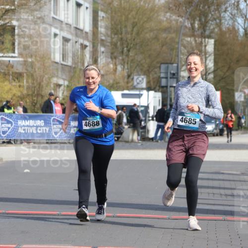 12.04.2026 - 45. Internationalen Wilhelmsburger Insellauf Strokosch-Dieckow http://msf.ph/oto/9479447 12.04.2026 11:47:00 Ziel 2904, 4685, 4688 meine-sportfotos.de
