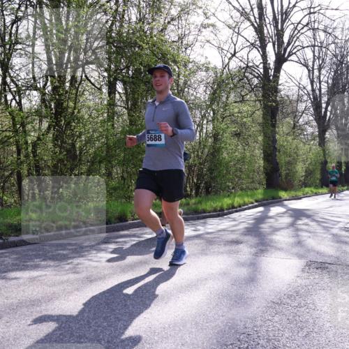 12.04.2026 - 45. Internationalen Wilhelmsburger Insellauf Yannick Fuchs http://msf.ph/oto/9479470 12.04.2026 10:30:07 Laufen  meine-sportfotos.de