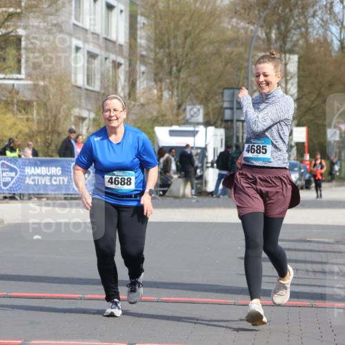 12.04.2026 - 45. Internationalen Wilhelmsburger Insellauf Strokosch-Dieckow http://msf.ph/oto/9479476 12.04.2026 11:47:00 Ziel 2904, 4685, 4688 meine-sportfotos.de