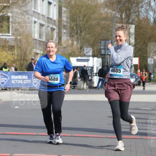 12.04.2026 - 45. Internationalen Wilhelmsburger Insellauf Strokosch-Dieckow http://msf.ph/oto/9479487 12.04.2026 11:47:00 Ziel 2904, 4685, 4688 meine-sportfotos.de
