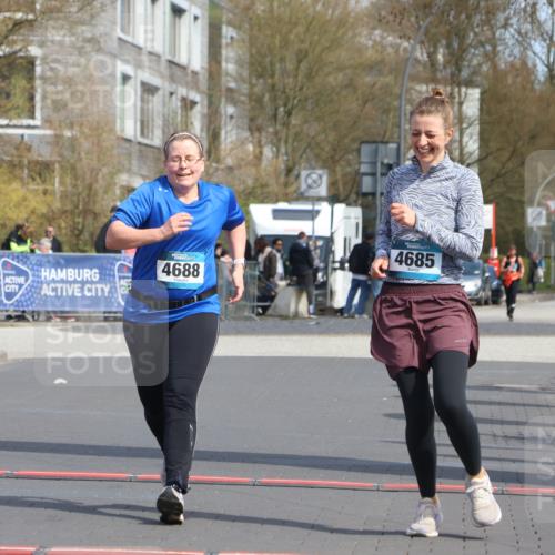 12.04.2026 - 45. Internationalen Wilhelmsburger Insellauf Strokosch-Dieckow http://msf.ph/oto/9479510 12.04.2026 11:47:00 Ziel 2904, 4685, 4688 meine-sportfotos.de