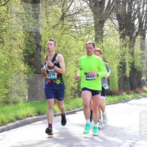 12.04.2026 - 45. Internationalen Wilhelmsburger Insellauf Yannick Fuchs http://msf.ph/oto/9479512 12.04.2026 10:17:50 Laufen 5279, 5645, 301 meine-sportfotos.de