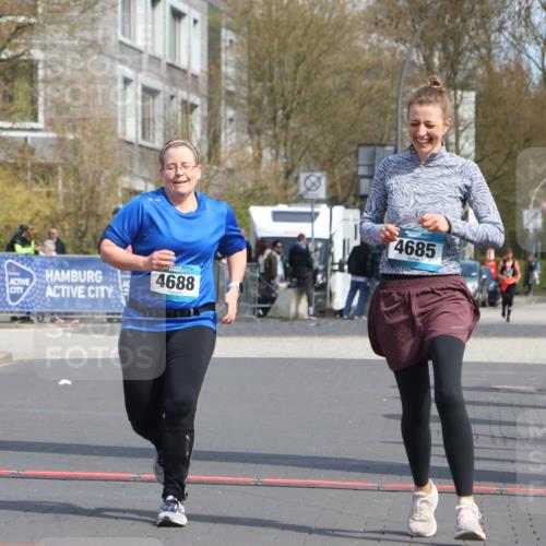 12.04.2026 - 45. Internationalen Wilhelmsburger Insellauf Strokosch-Dieckow http://msf.ph/oto/9479521 12.04.2026 11:47:00 Ziel 2904, 4685, 4688 meine-sportfotos.de