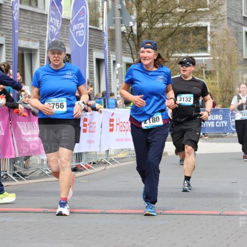 12.04.2026 - 45. Internationalen Wilhelmsburger Insellauf Strokosch-Dieckow http://msf.ph/oto/9479614 12.04.2026 13:28:07 Ziel 3215, 2756, 2180, 3132, 2875 meine-sportfotos.de
