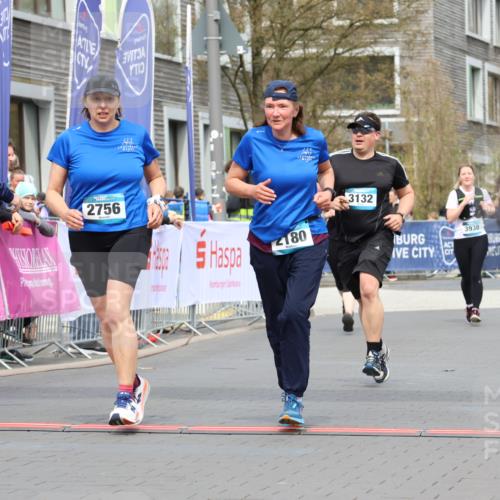12.04.2026 - 45. Internationalen Wilhelmsburger Insellauf Strokosch-Dieckow http://msf.ph/oto/9479646 12.04.2026 13:28:07 Ziel 3215, 2756, 2180, 3132, 2875 meine-sportfotos.de