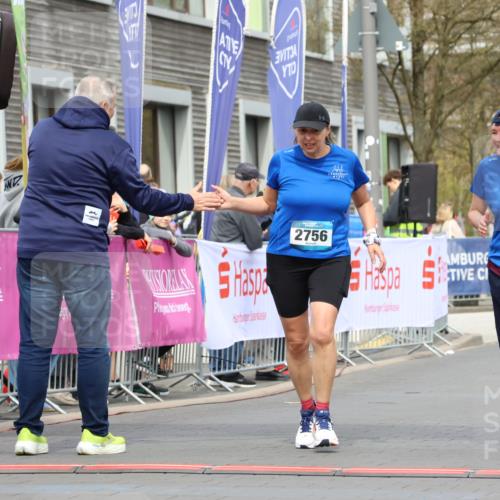12.04.2026 - 45. Internationalen Wilhelmsburger Insellauf Strokosch-Dieckow http://msf.ph/oto/9479671 12.04.2026 13:28:06 Ziel 3215, 2756, 2180, 3132 meine-sportfotos.de