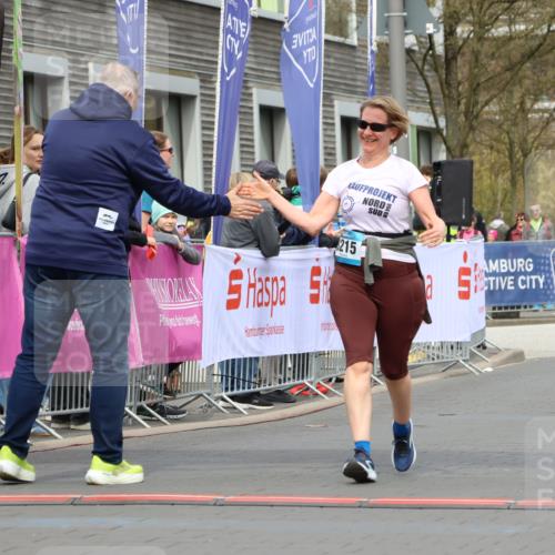 12.04.2026 - 45. Internationalen Wilhelmsburger Insellauf Strokosch-Dieckow http://msf.ph/oto/9479731 12.04.2026 13:28:03 Ziel 5222, 3215, 2756 meine-sportfotos.de