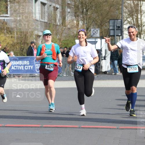 12.04.2026 - 45. Internationalen Wilhelmsburger Insellauf Strokosch-Dieckow http://msf.ph/oto/9479785 12.04.2026 11:48:09 Ziel 3533, 3532, 3457 meine-sportfotos.de