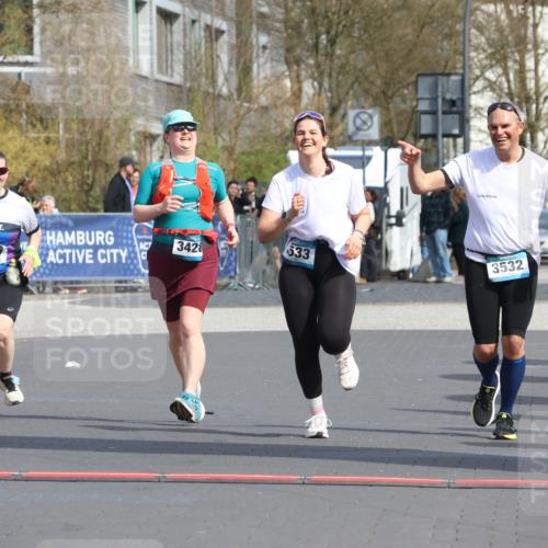 12.04.2026 - 45. Internationalen Wilhelmsburger Insellauf Strokosch-Dieckow http://msf.ph/oto/9479794 12.04.2026 11:48:09 Ziel 3533, 3532, 3457 meine-sportfotos.de