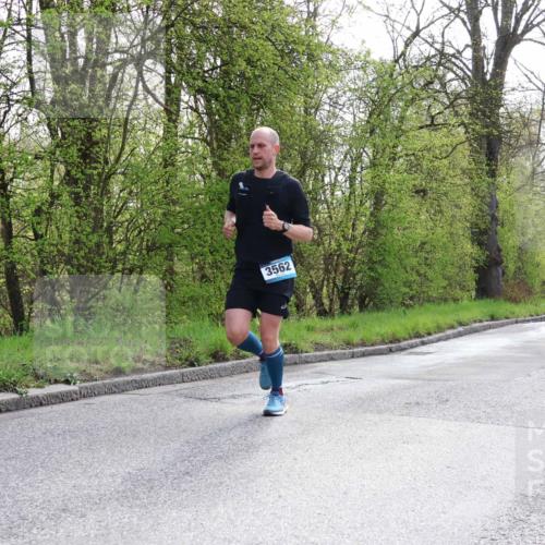 12.04.2026 - 45. Internationalen Wilhelmsburger Insellauf Yannick Fuchs http://msf.ph/oto/9479858 12.04.2026 10:18:25 Laufen 3562 meine-sportfotos.de