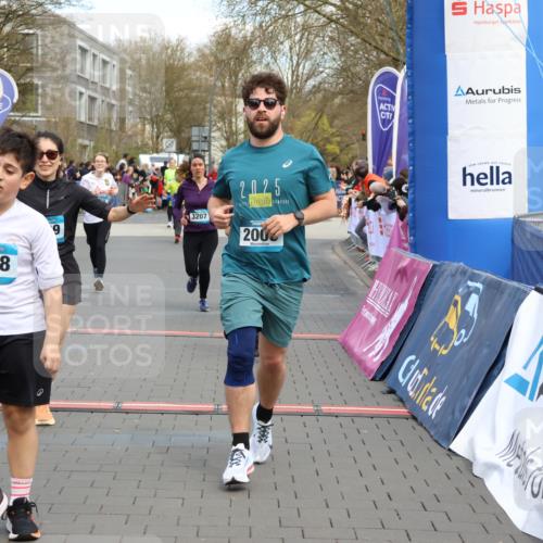 12.04.2026 - 45. Internationalen Wilhelmsburger Insellauf Strokosch-Dieckow http://msf.ph/oto/9479859 12.04.2026 13:00:07 Ziel 5339, 2006, 4096, 5081, 4623, 4620 meine-sportfotos.de