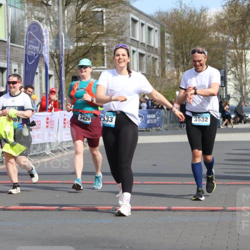 12.04.2026 - 45. Internationalen Wilhelmsburger Insellauf Strokosch-Dieckow http://msf.ph/oto/9479931 12.04.2026 11:48:13 Ziel 3533, 3532, 3457 meine-sportfotos.de