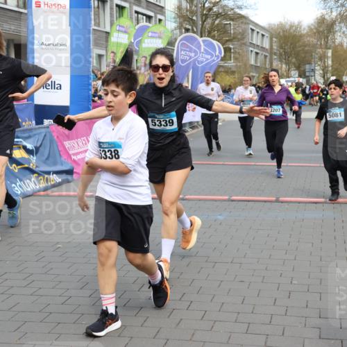 12.04.2026 - 45. Internationalen Wilhelmsburger Insellauf Strokosch-Dieckow http://msf.ph/oto/9479936 12.04.2026 13:00:08 Ziel 5339, 2006, 4096, 5081, 4623, 4620 meine-sportfotos.de